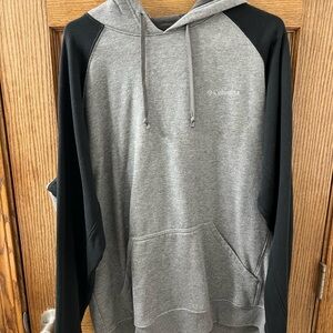 Columbia Men's Two-Tone Gray and Black Hoodie